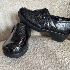 Cherokee Pamela Leather Slip resistant Nurse Shoes Clogs Slip On Size 9M